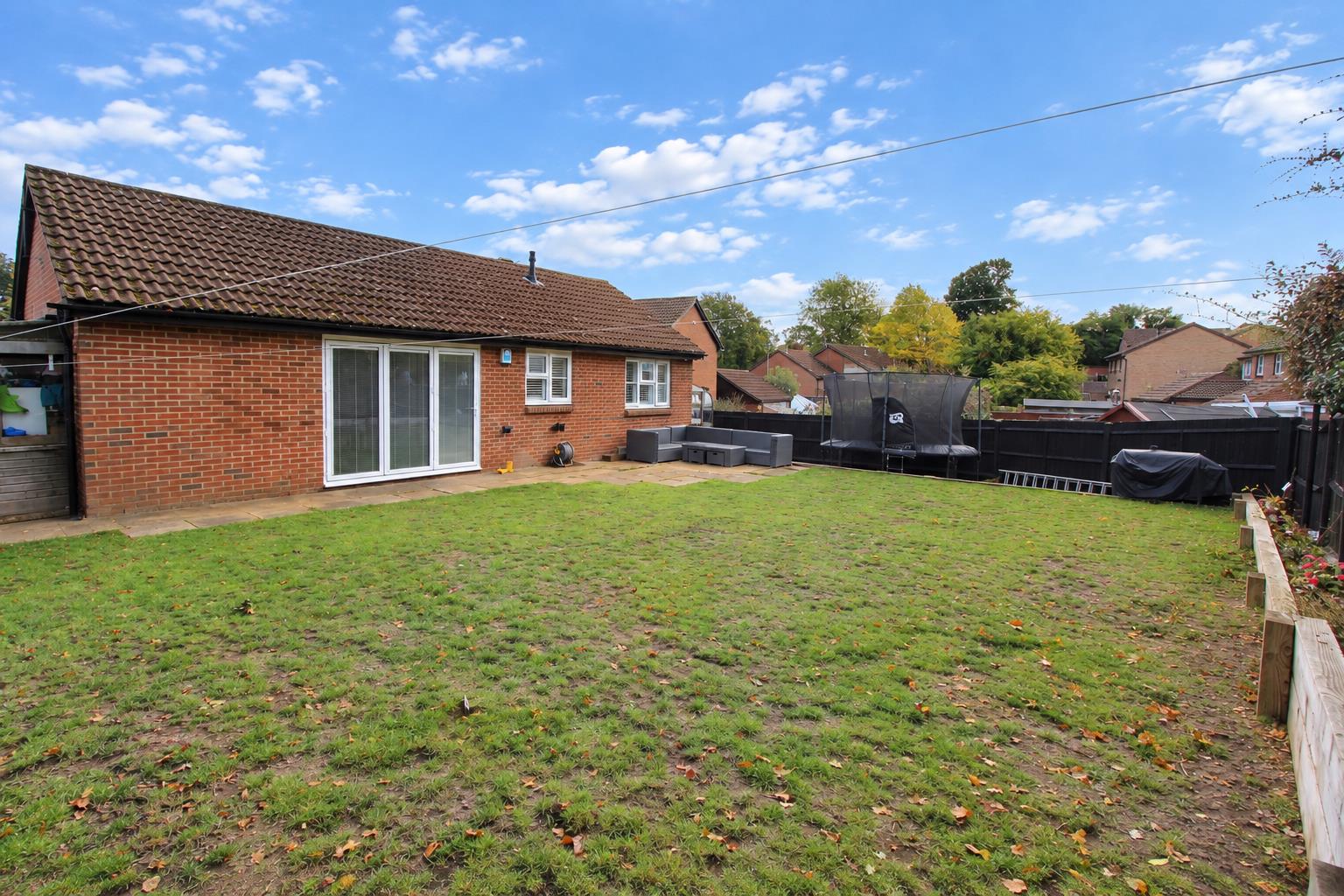 Simons Close, Tilehurst, Reading